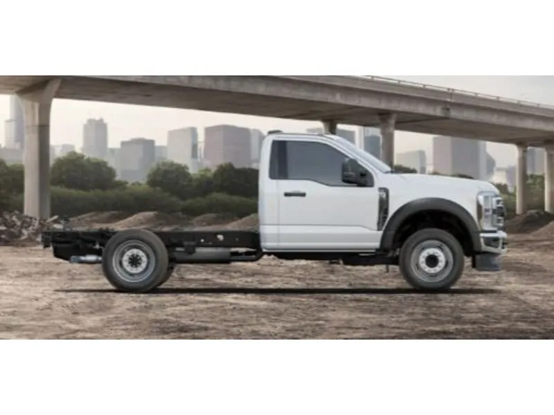 Ford F-550 2025 photo 2