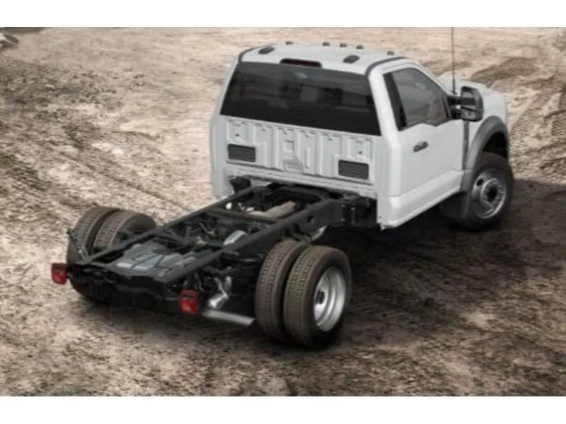 Ford F-550 2025 photo 3