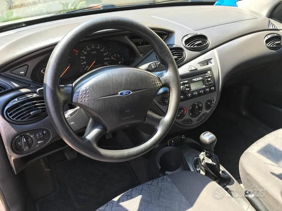 Ford Focus 2001 photo 2