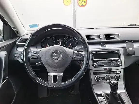 Volkswagen Passat 2014 photo 2