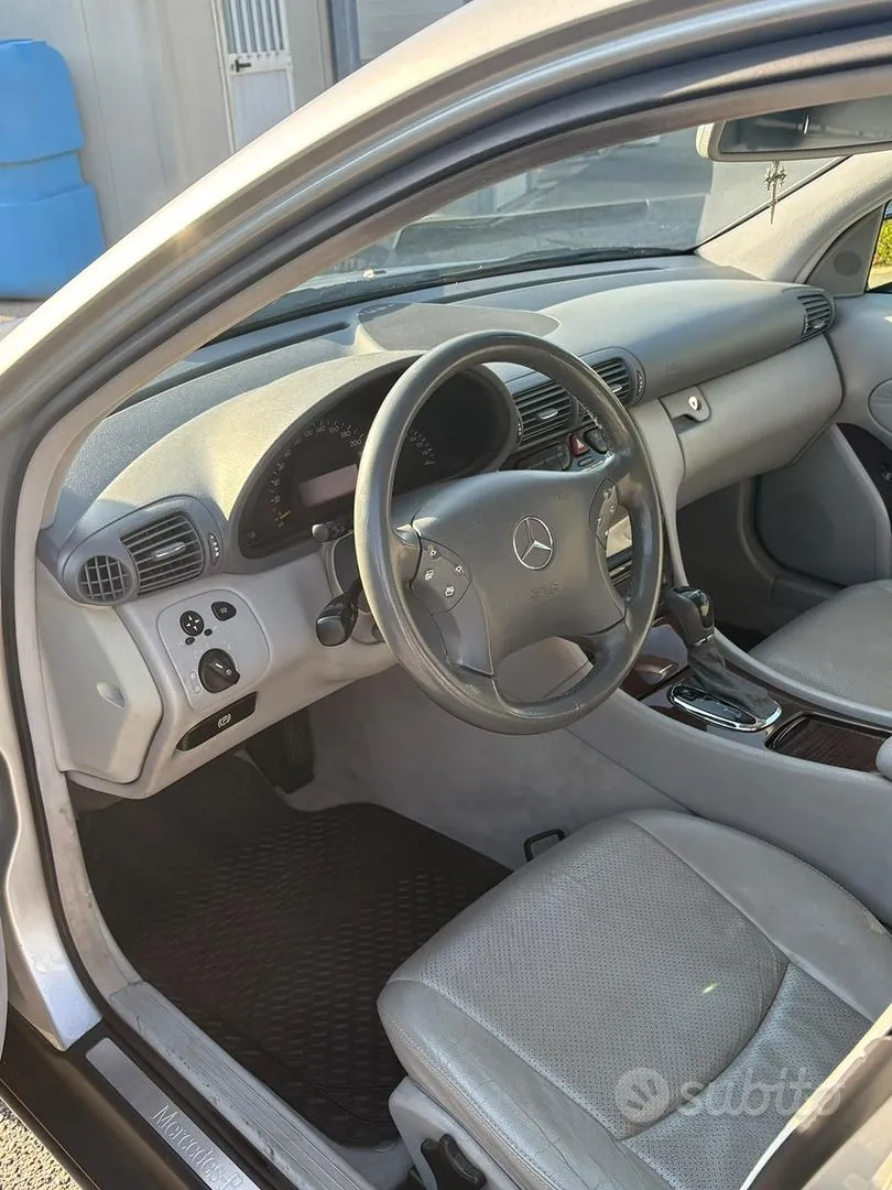 Mercedes-Benz C-Class 2001 photo 4