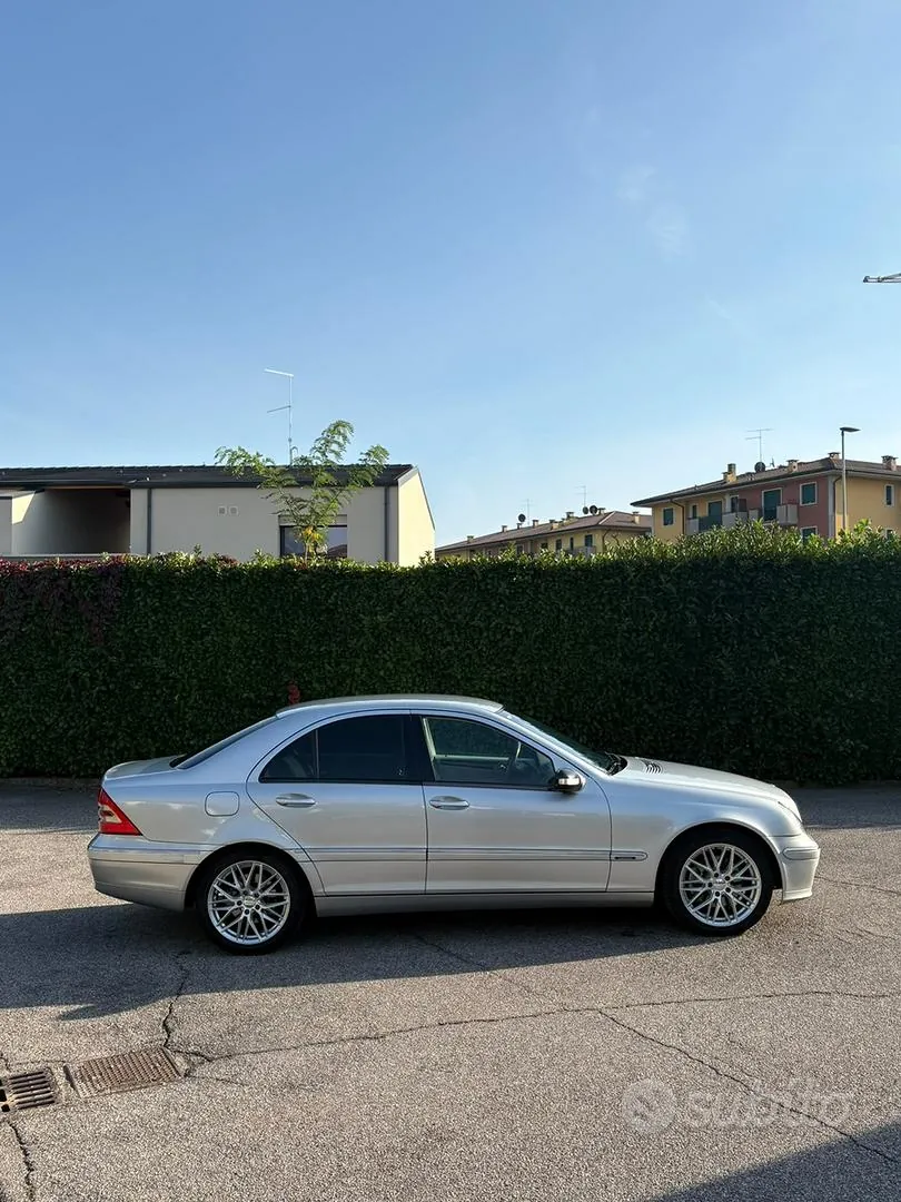 Mercedes-Benz C-Class 2001 photo 2