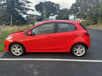 Mazda 2 2009 photo 2