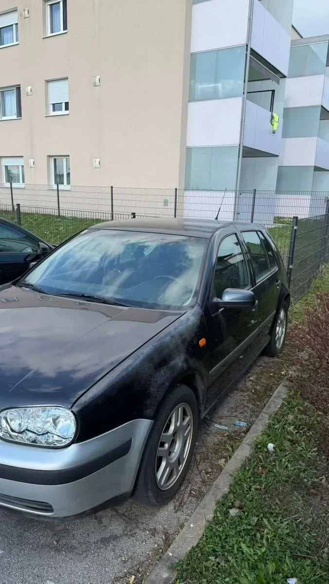 Volkswagen Golf 1999 photo 2