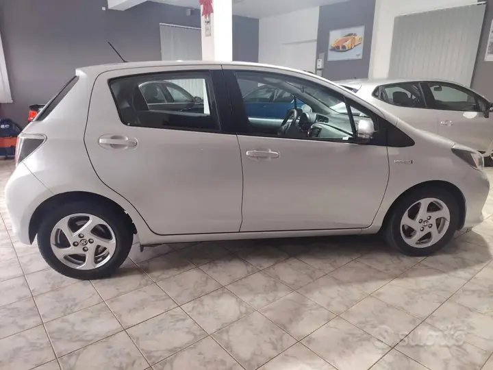 Toyota Yaris 2012 photo 5