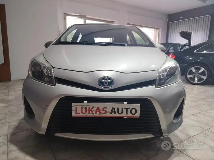 Toyota Yaris 2012 photo 2
