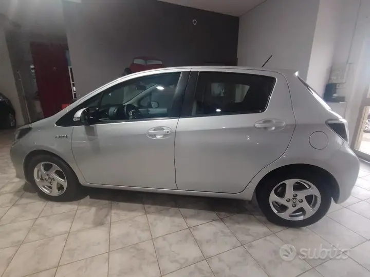 Toyota Yaris 2012 photo 3