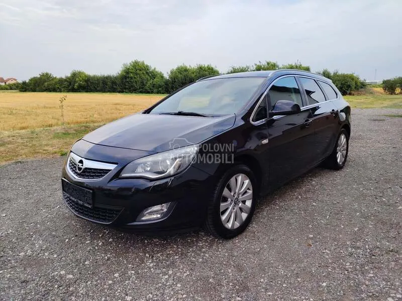 Opel Astra J 2012 photo 2