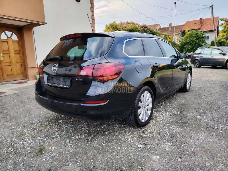 Opel Astra J 2012 photo 5