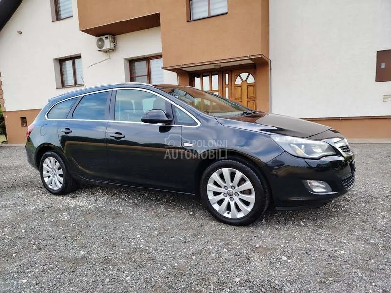 Opel Astra J 2012 photo 4