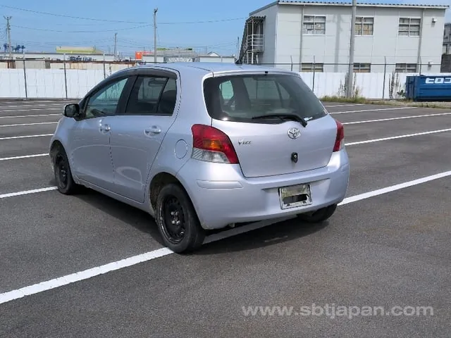 Toyota Vitz F 2010 photo 3