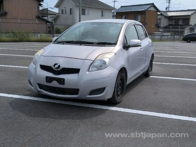 Toyota Vitz F 2010 photo 2