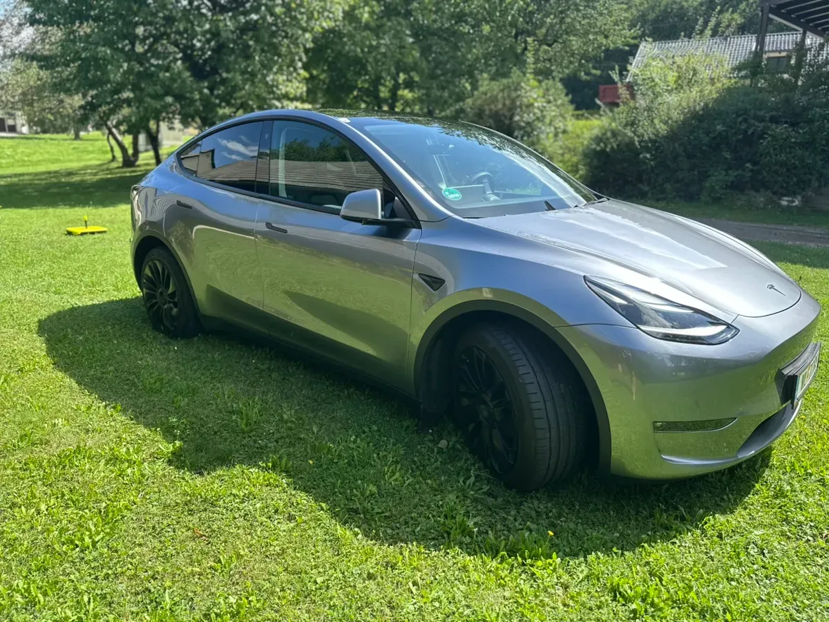 Tesla Model Y 2023 photo 3
