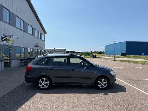 Skoda Fabia 2008 photo 2