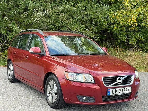 Volvo V50 2011 photo 2