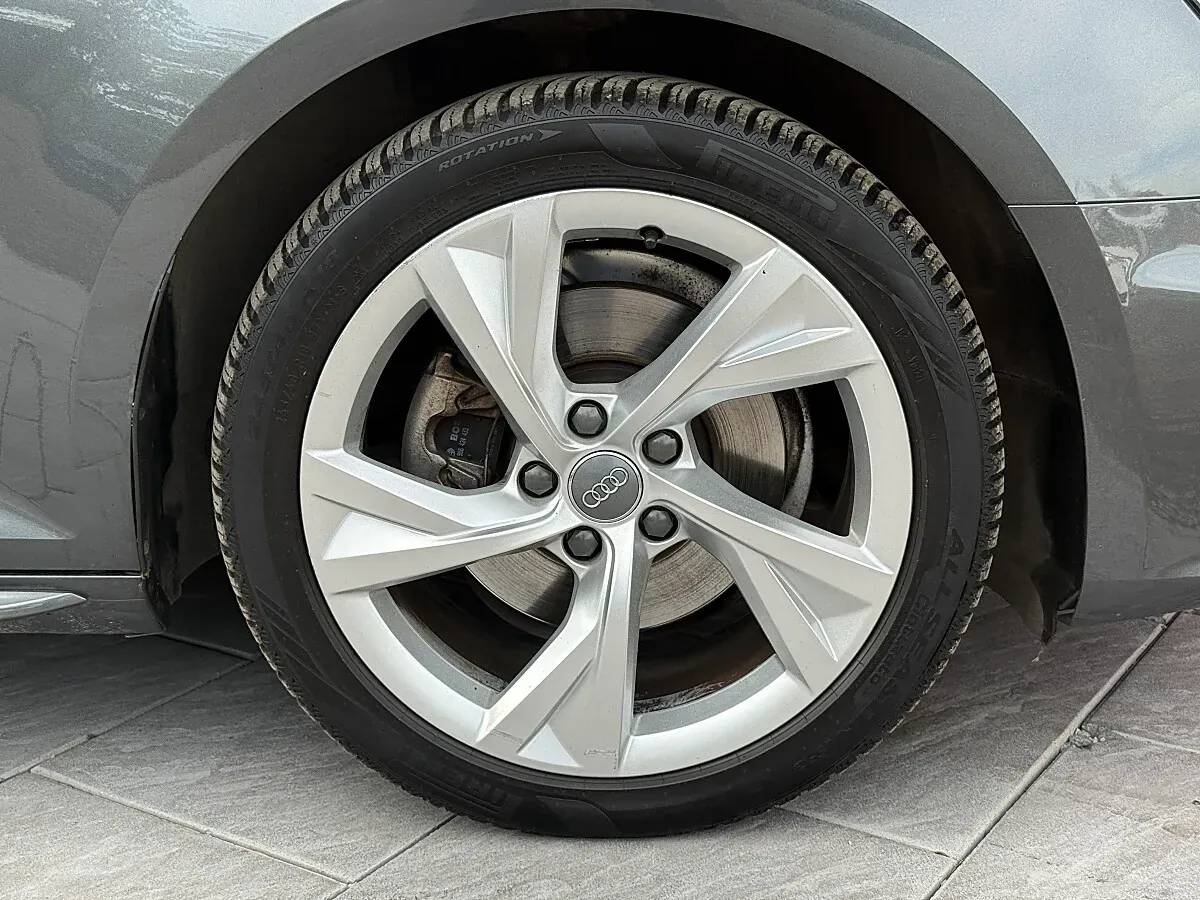 Audi A4 2019 photo 2