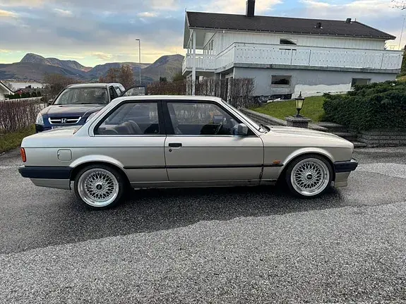 BMW 316I 1989 photo 3