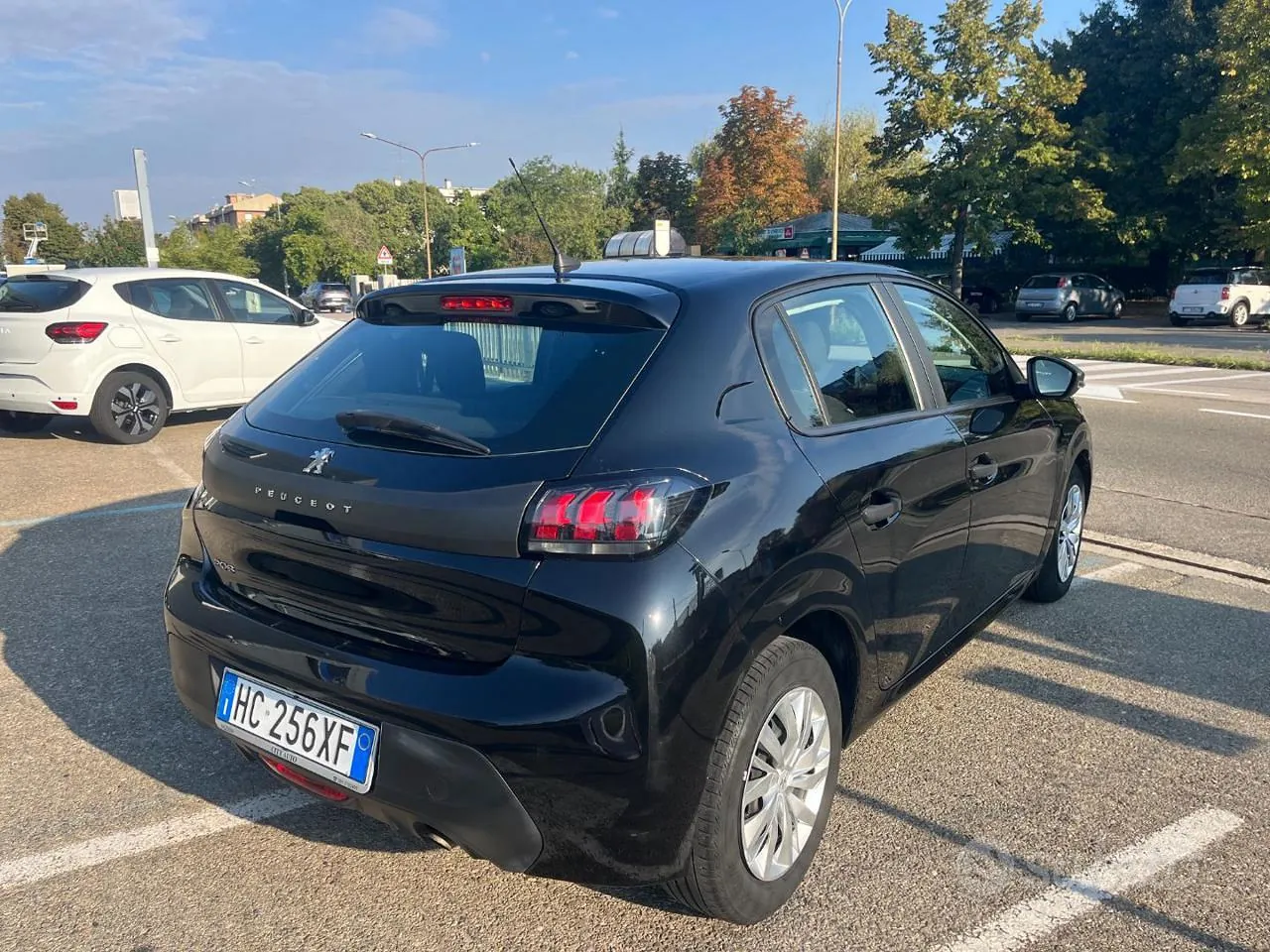 Peugeot 208 2022 photo 3