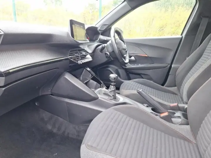 Peugeot 2008 2023 photo 5