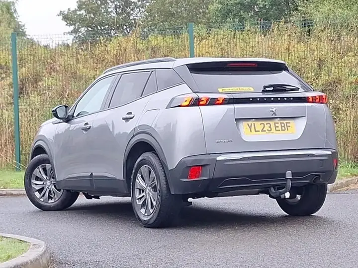Peugeot 2008 2023 photo 2