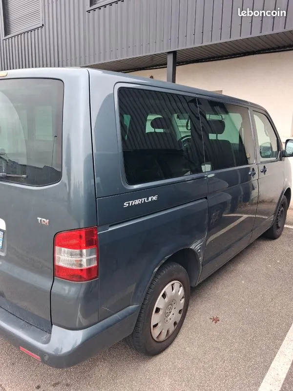 Volkswagen Multivan 2009 photo 2