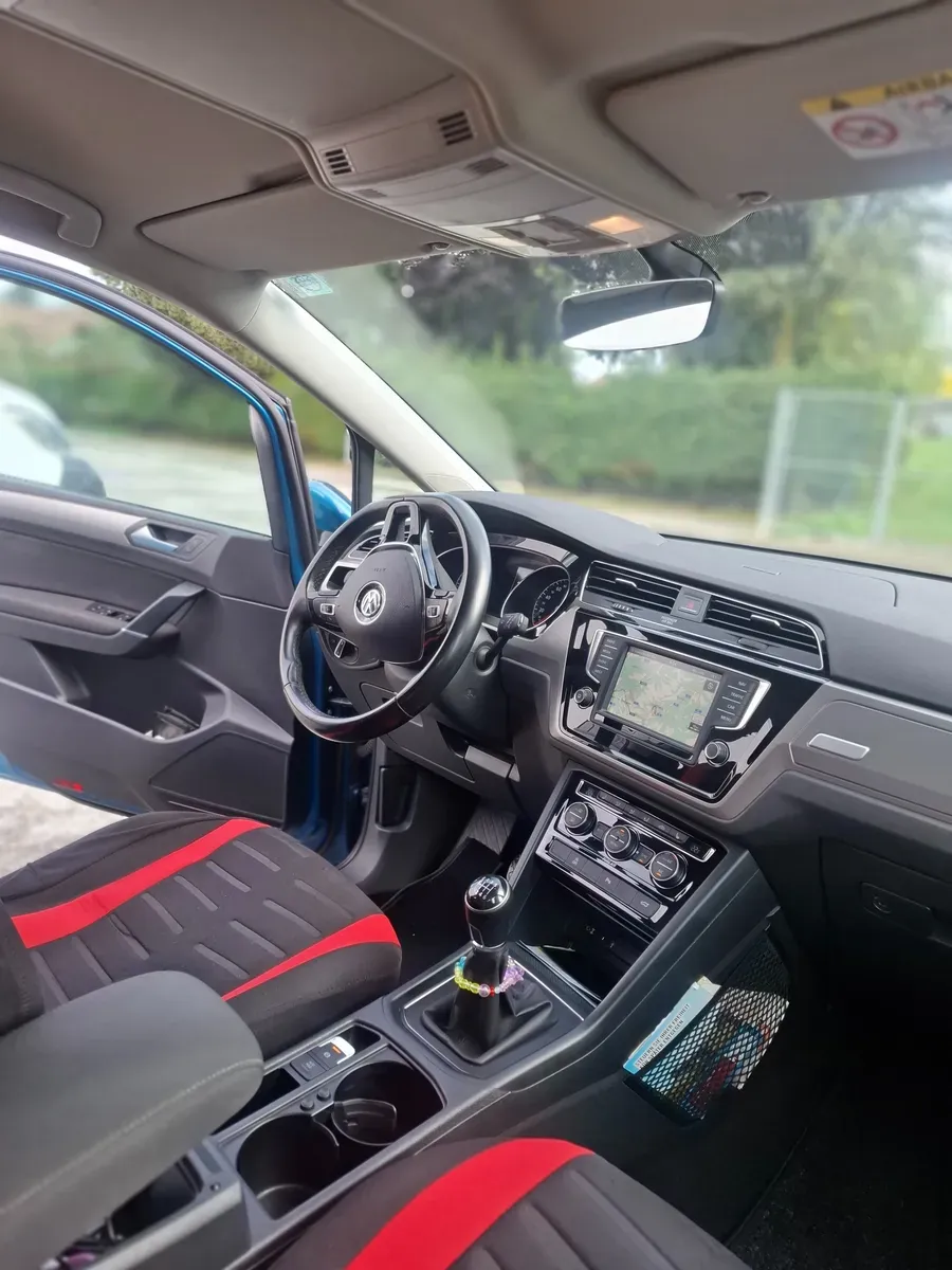 Volkswagen Touran 2015 photo 3