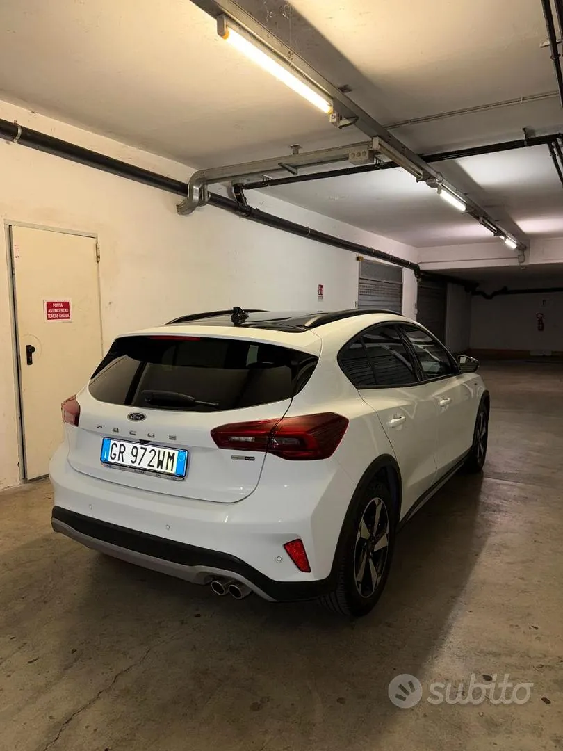 Ford Focus 2023 photo 2