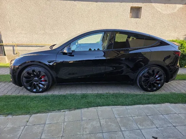 Tesla Model Y 2024 photo 2