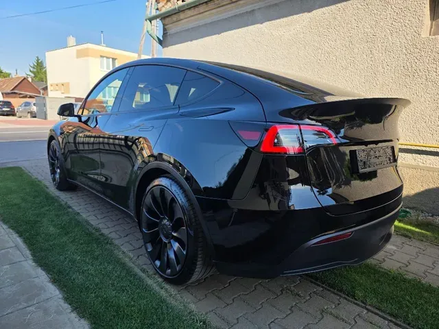 Tesla Model Y 2024 photo 3