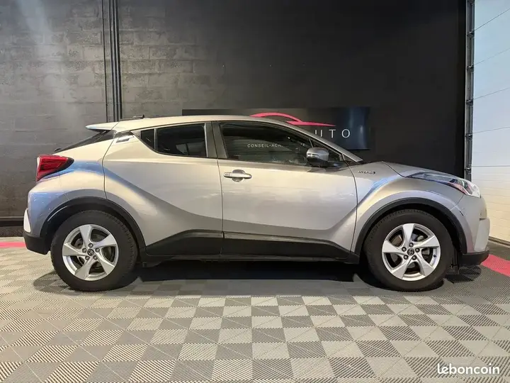 Toyota C-Hr 2017 photo 3