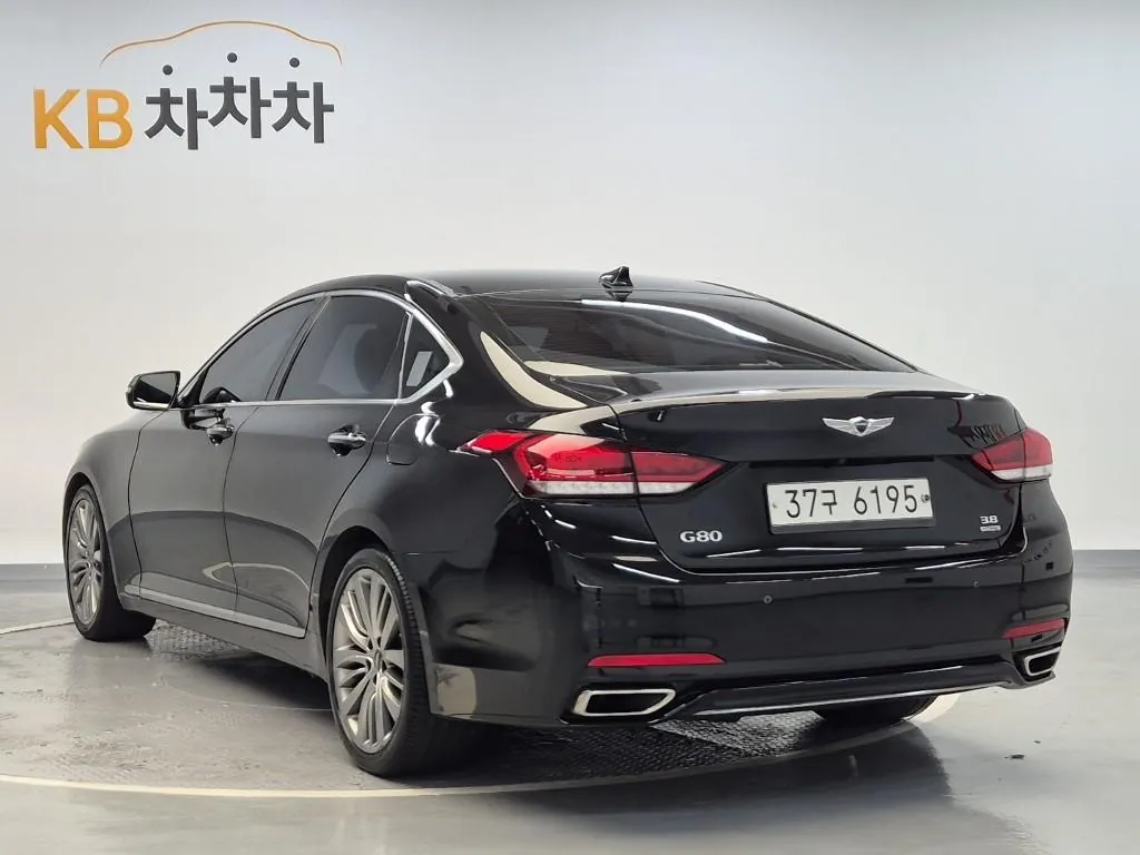 Genesis G80 2018 photo 2