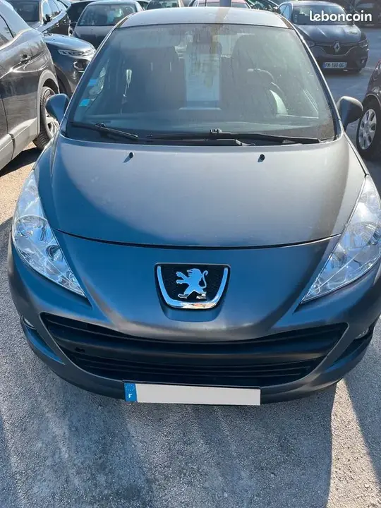 Peugeot 207 2011 photo 3