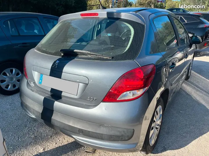 Peugeot 207 2011 photo 5