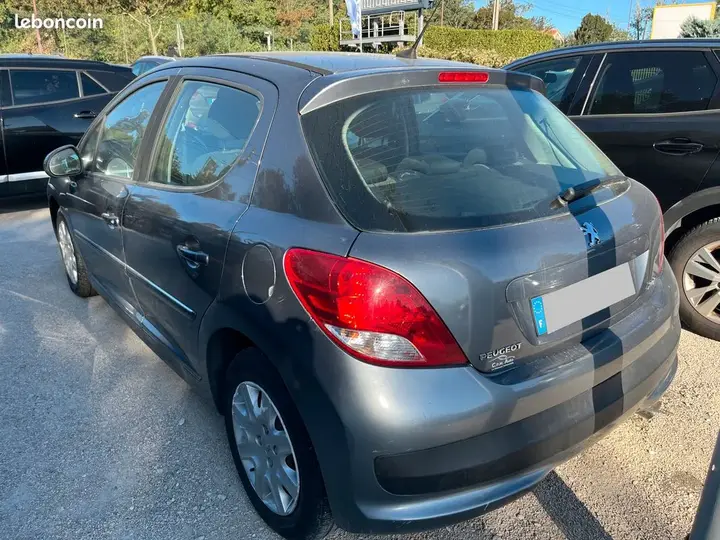 Peugeot 207 2011 photo 4