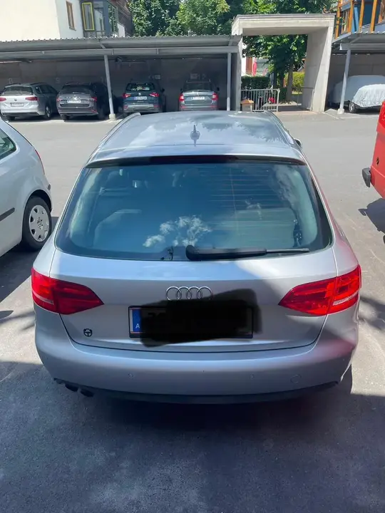 Audi A4 2011 photo 2