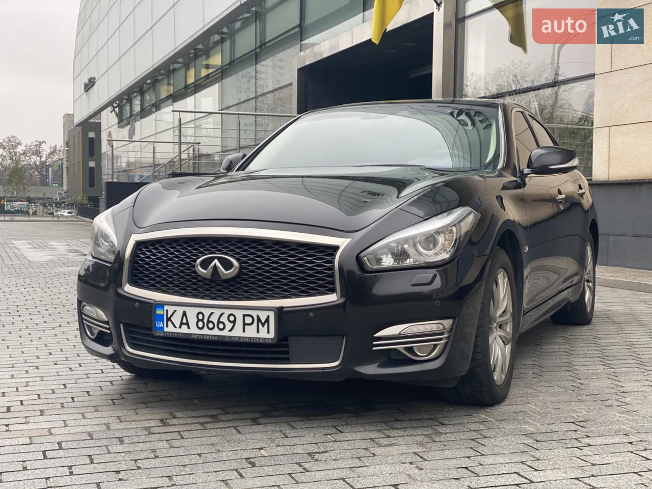 Infiniti Q70