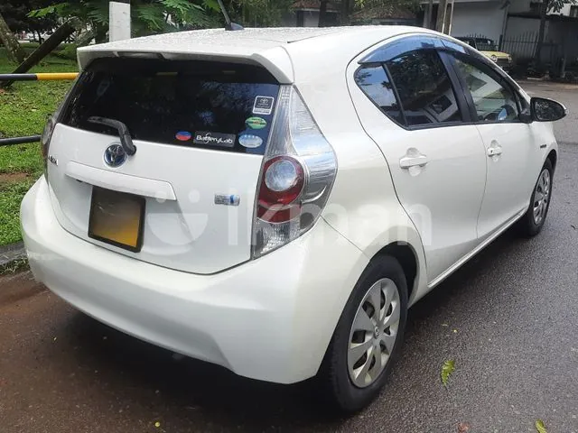 Toyota Aqua 2015 photo 5