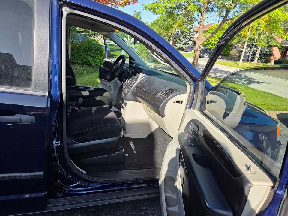 Dodge Grand Caravan 2012 photo 4