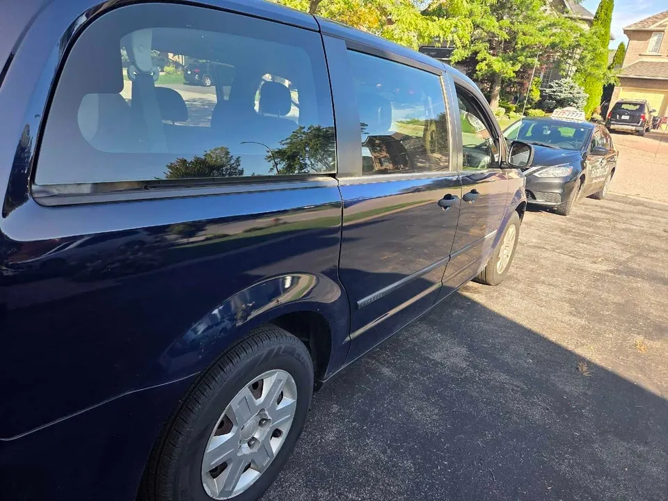 Dodge Grand Caravan 2012 photo 3