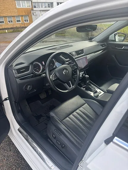 Skoda Superb 2018 photo 4