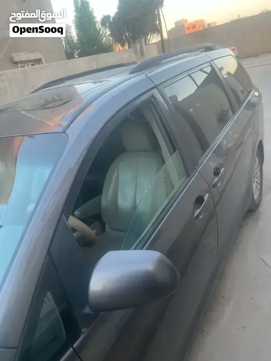 Toyota Sienna 2012 photo 3