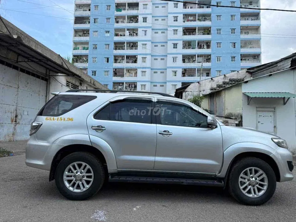 Toyota Fortuner 2013 photo 2