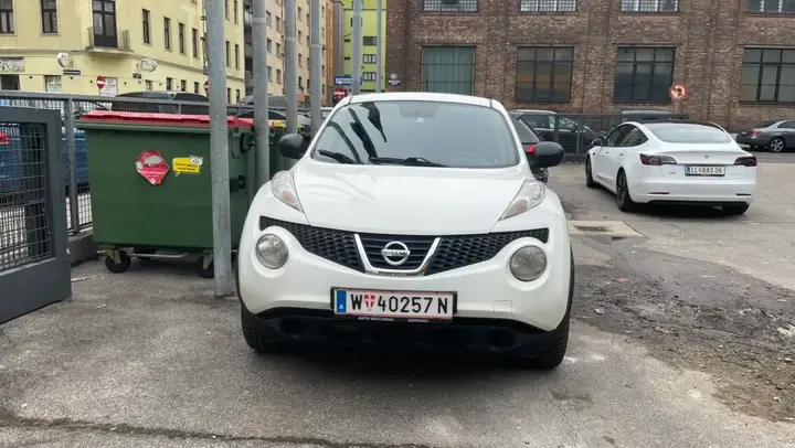 Nissan Juke 2012 photo 2