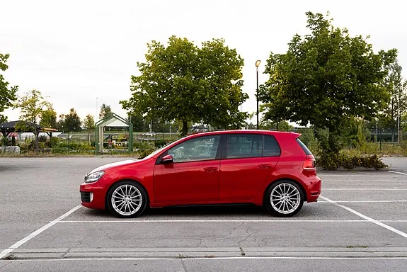 Volkswagen Golf Vi 2011 photo 2