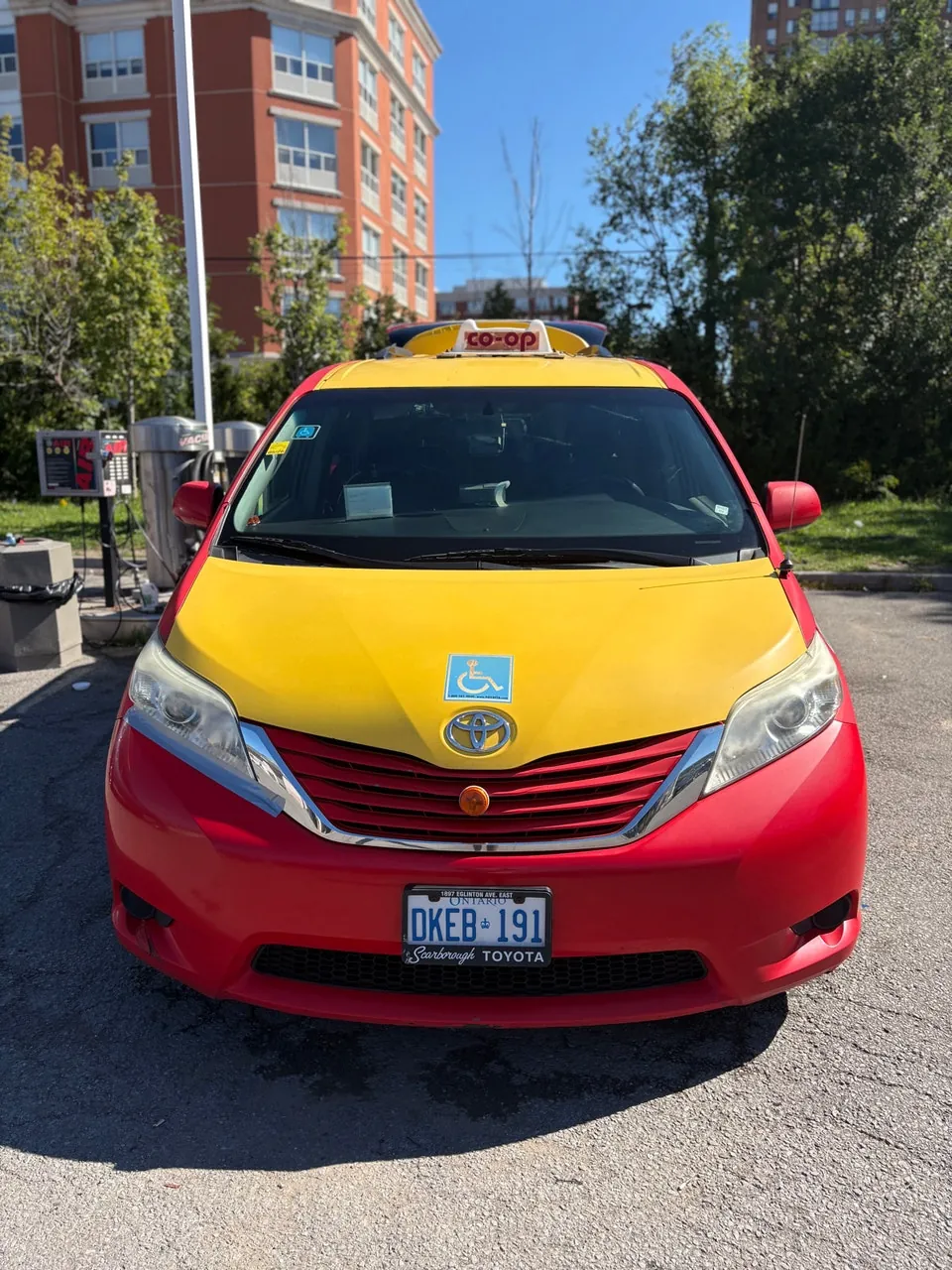 Toyota Sienna 2016 photo 2