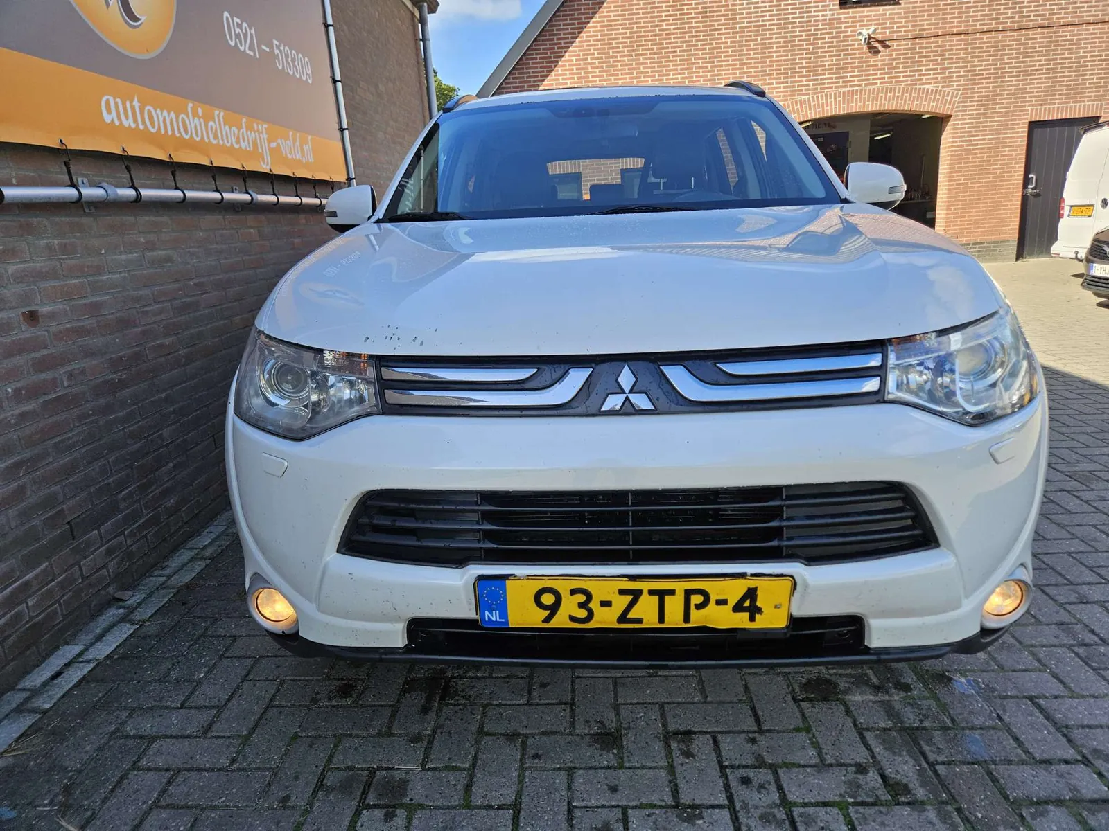 Mitsubishi Outlander 2013 photo 2