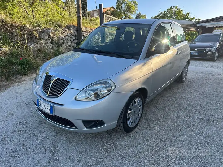 Lancia Ypsilon 2011 photo 2