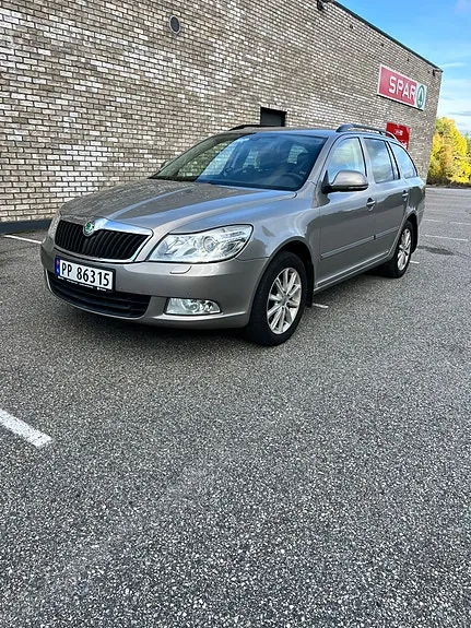 Skoda Octavia 2010 photo 2