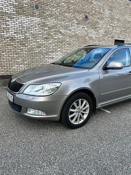 Skoda Octavia 2010 photo 3