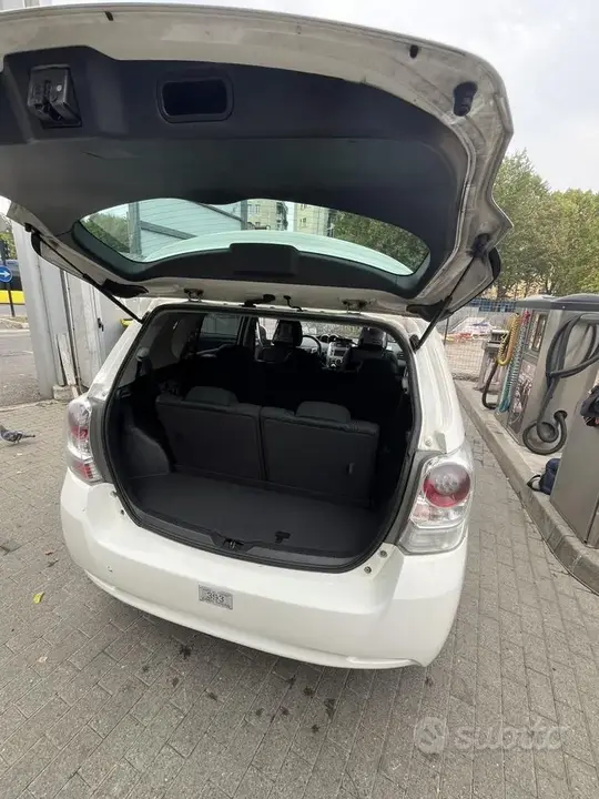 Toyota Verso 2012 photo 4